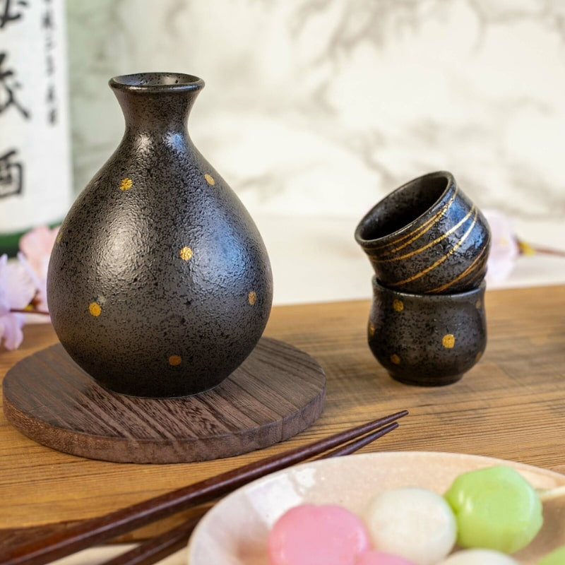 Håndlavet japansk sake-service