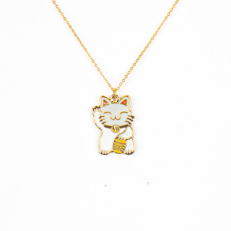 Japansk halskæde med hvid og guldfarvet Maneki-Neko-vedhæng