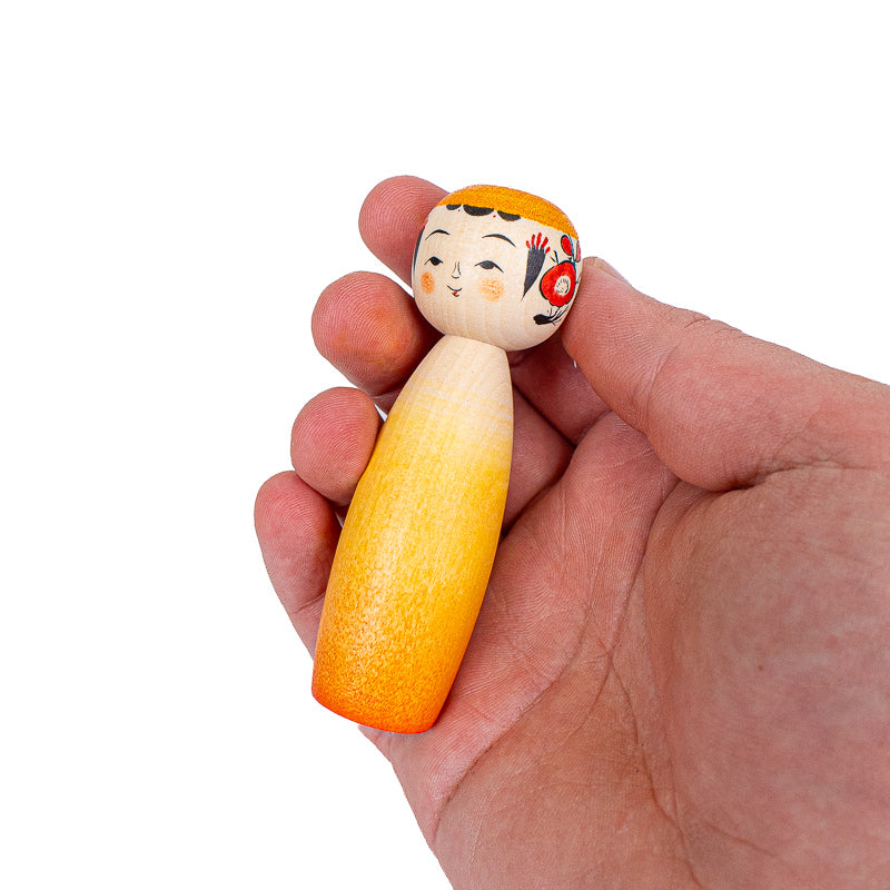 Japansk Kokeshi-dukke - Daidai Farvegradient - 9 cm