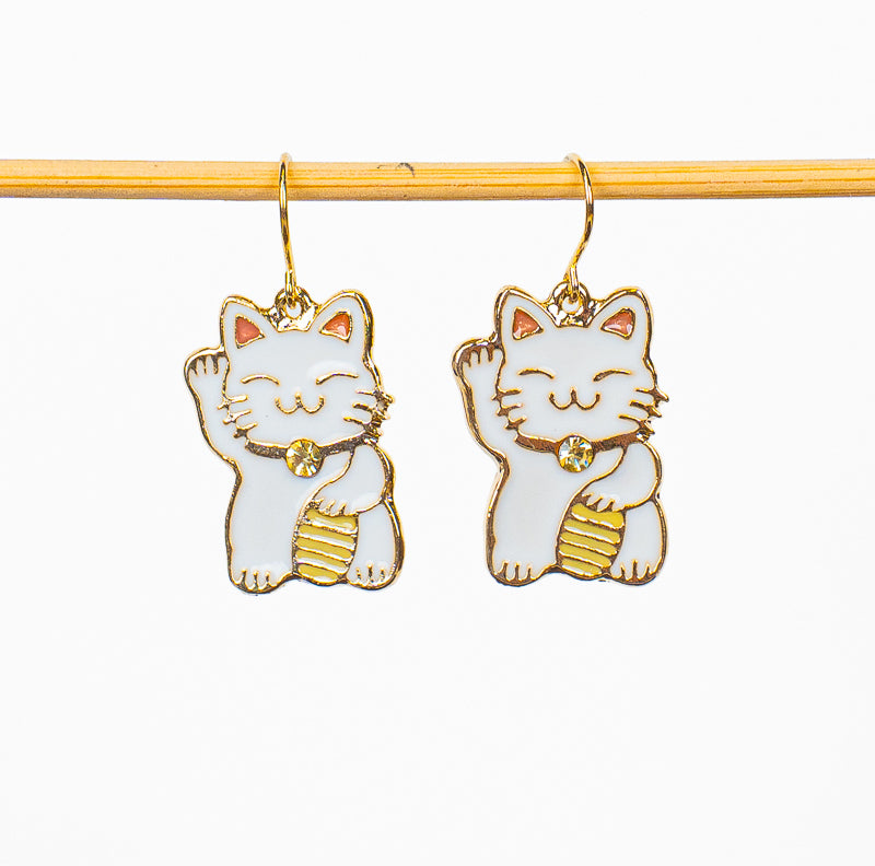 Japanske Maneki-Neko-øreringe i hvidt og guld