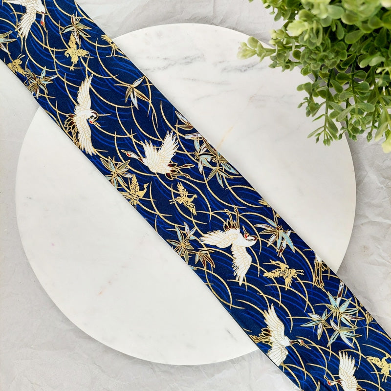Marineblåt obi-bælte med tsuru-design
