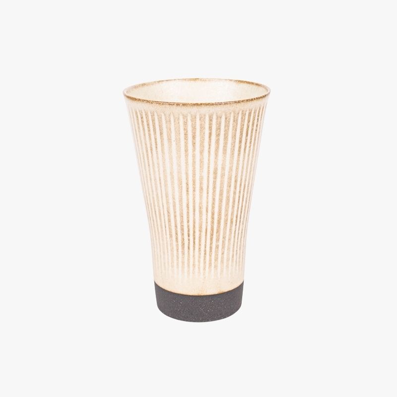 Stort beige japansk krus