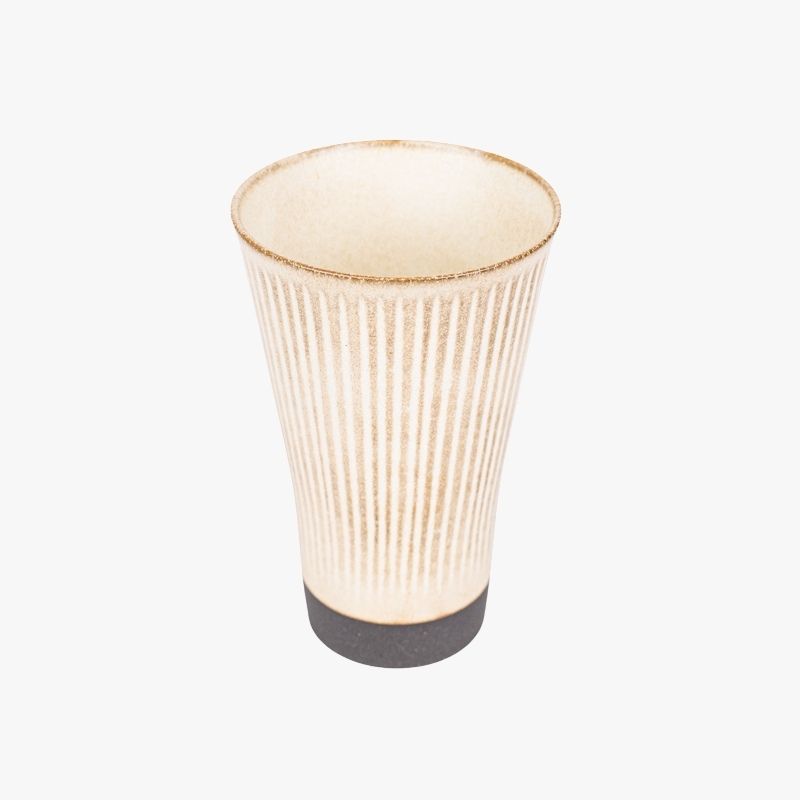Stort beige japansk krus