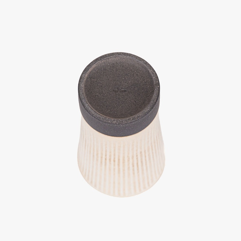 Stort beige japansk krus
