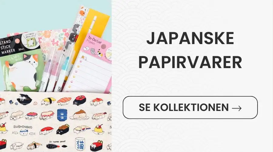 Et farverigt udvalg af japanske papirvarer, inklusive en notesbog med sushi-tema med legende illustrationer og udvalgte penne i pastellfarver.
