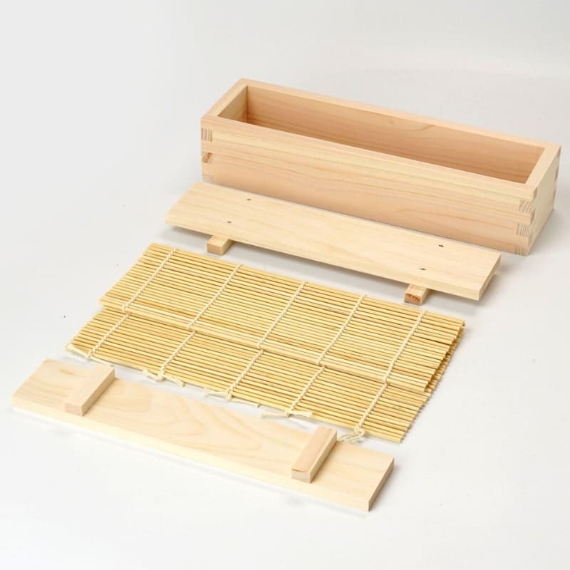 Hinoki sushiform og bambusmåtte