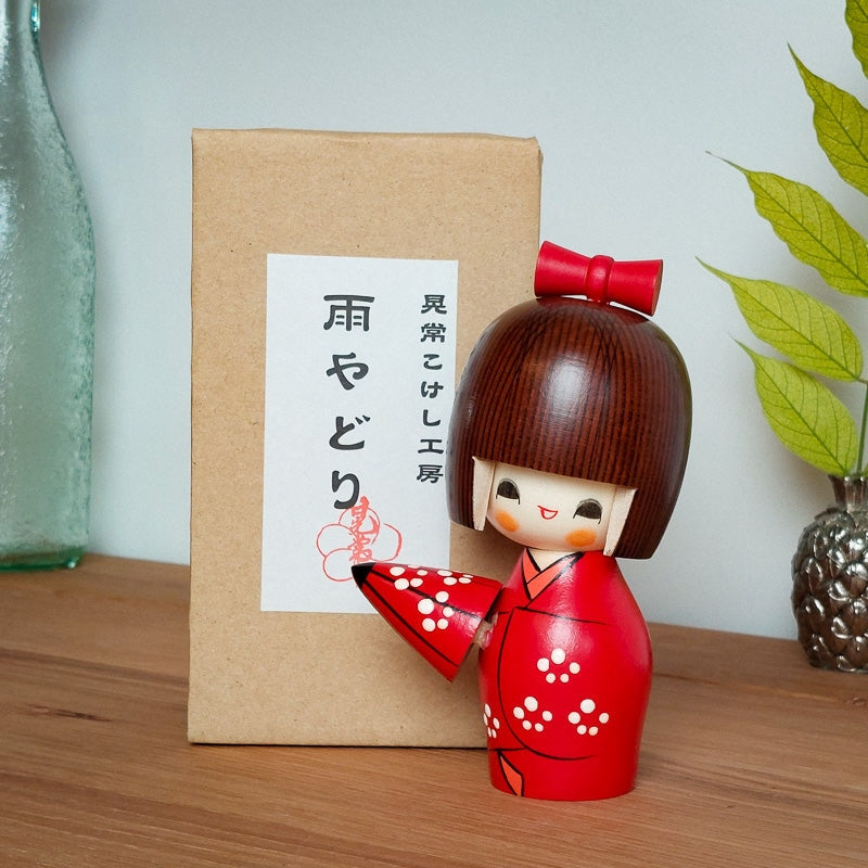 Kokeshi-paraply-dukke