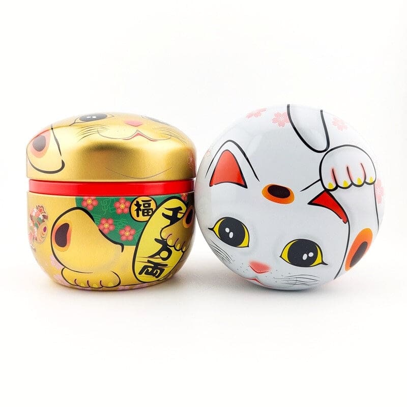 Maneki Neko teæske i hvid metal
