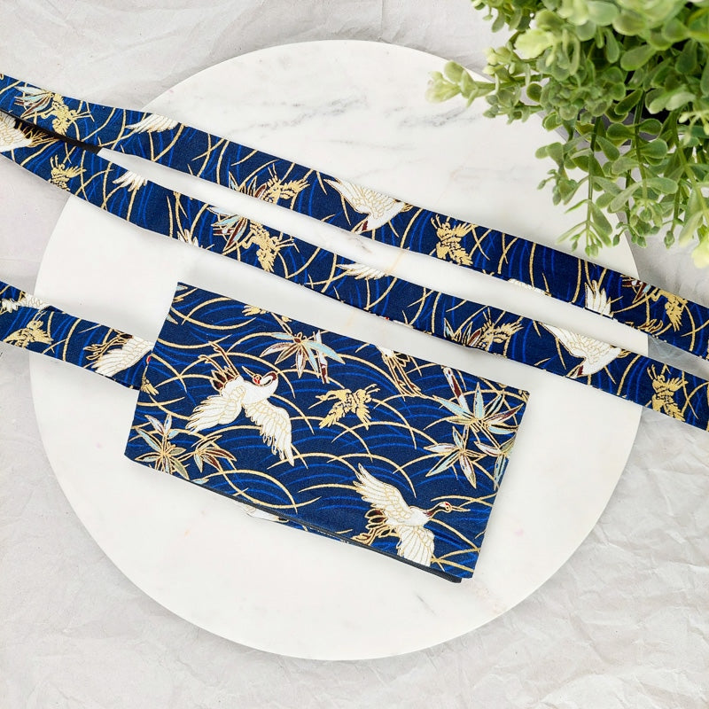 Marineblåt obi-bælte med tsuru-design
