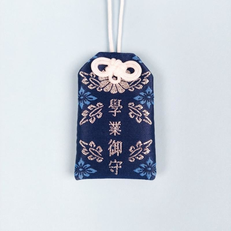 Omamori Bleu - Akademisk succes