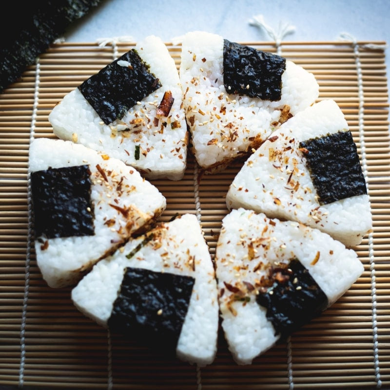 Onigiri-skimmelsvamp - Lad os springe ud!