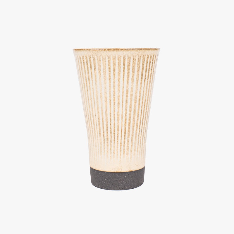 Stort beige japansk krus