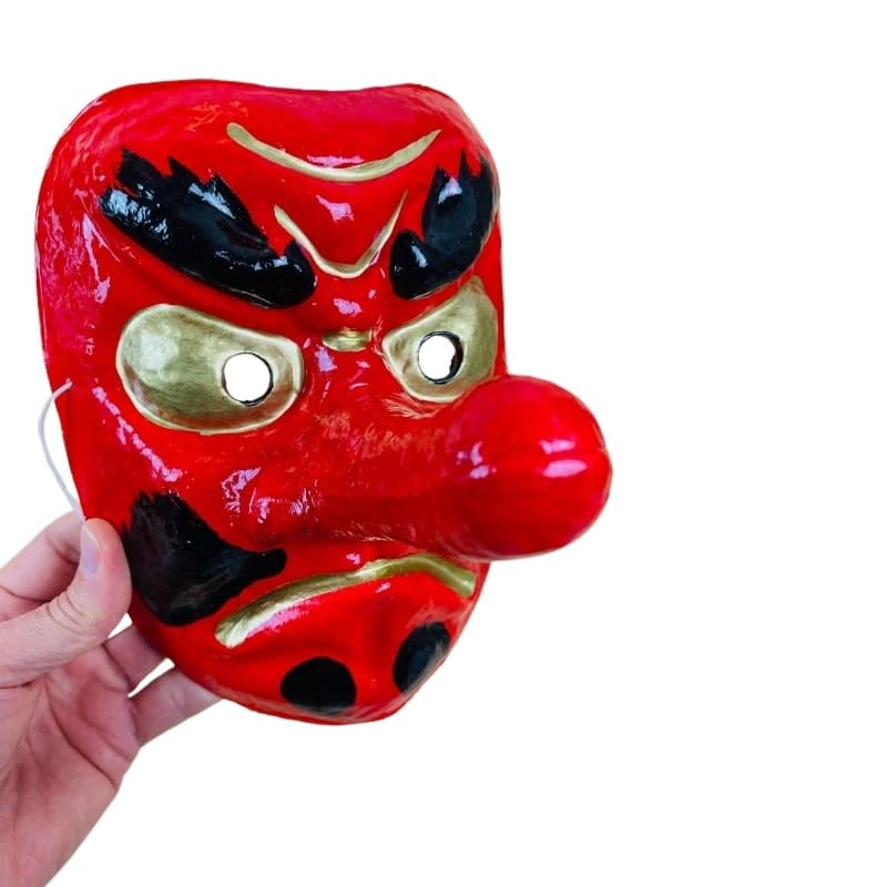 Tengu-maske i papmaché